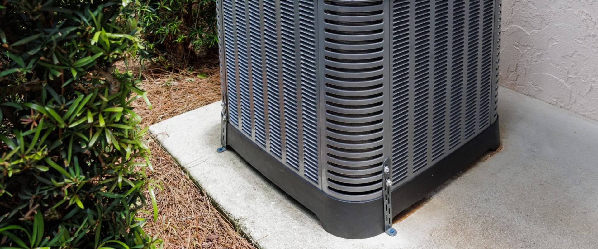 The Pros and Cons of Replacing Your AC Unit's Condenser